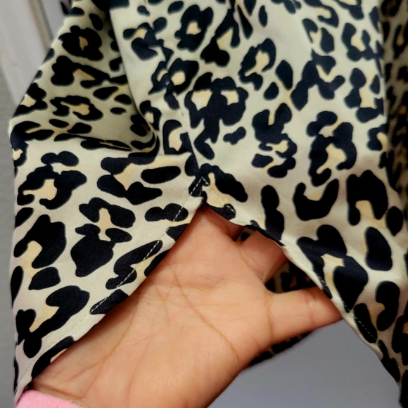LOFT Leopard long-sleeve tunic size small EUC - Picture 7 of 7